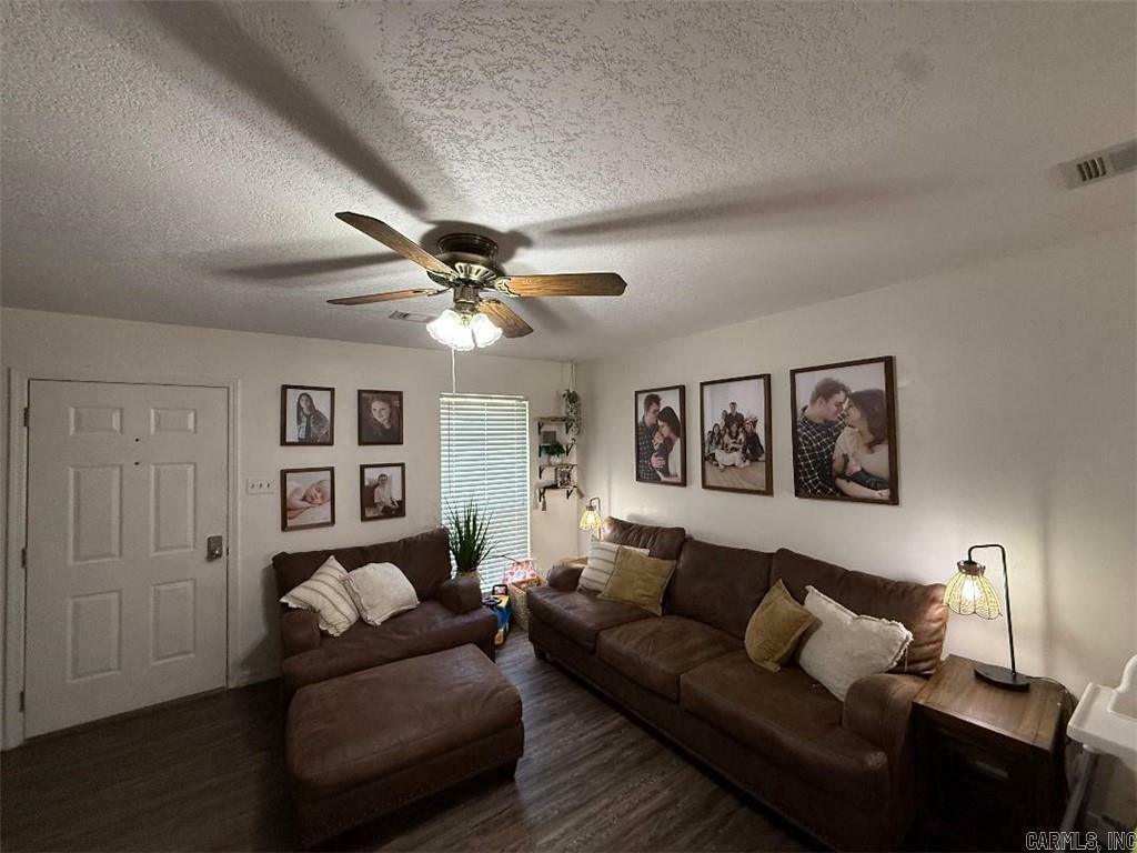 Property Photo: 809 Walnut St AR 72834