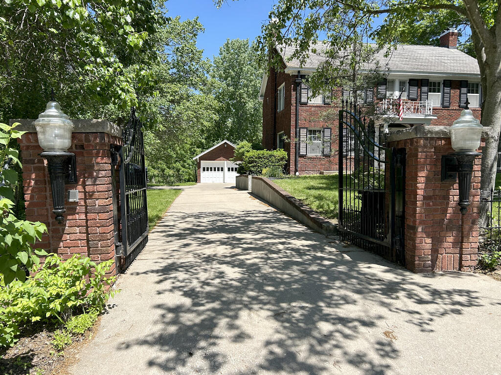 Property Photo: 817 Gilman St MO 65270