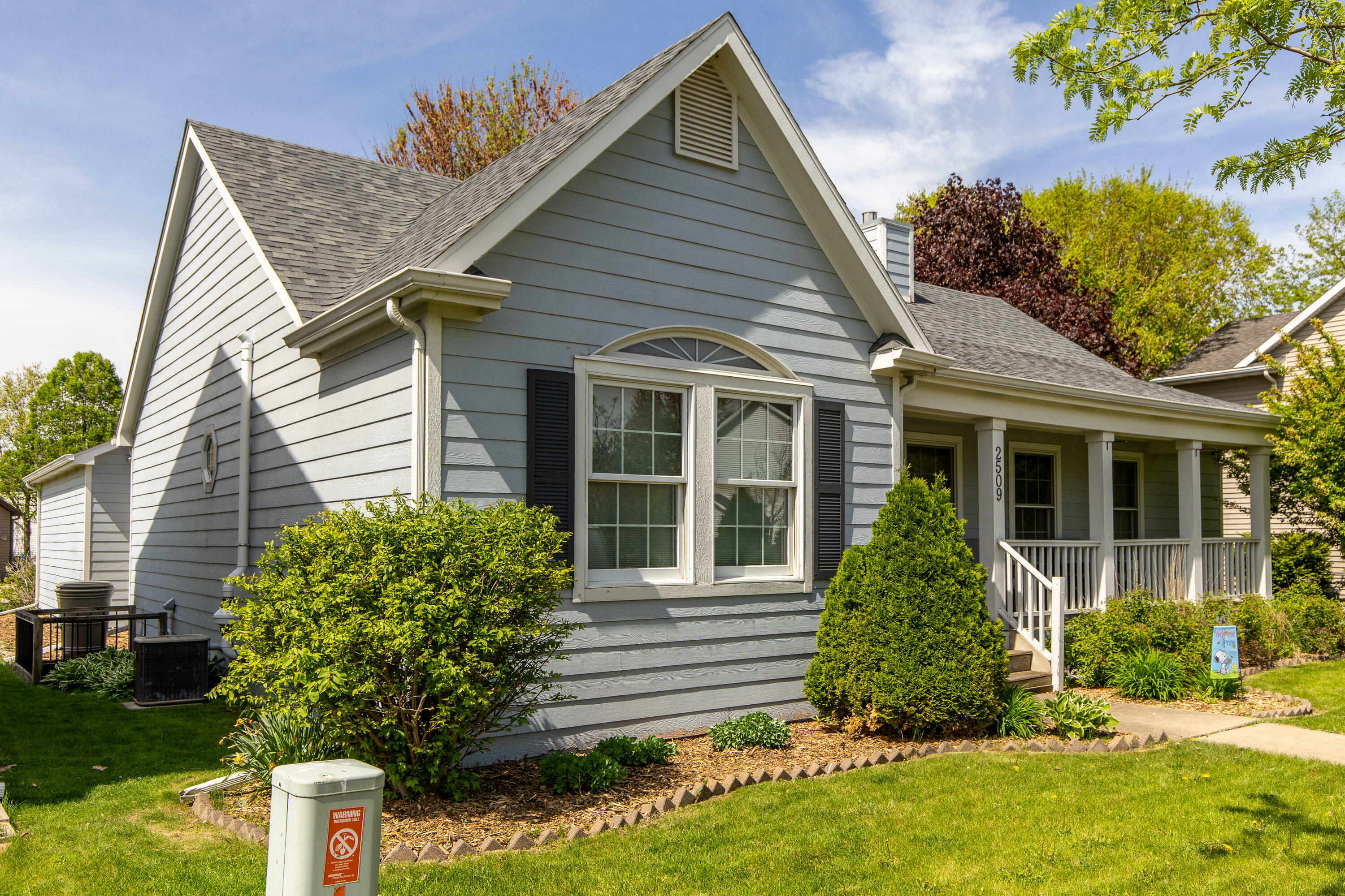 Property Photo: 2509 Kent Avenue IA 50010