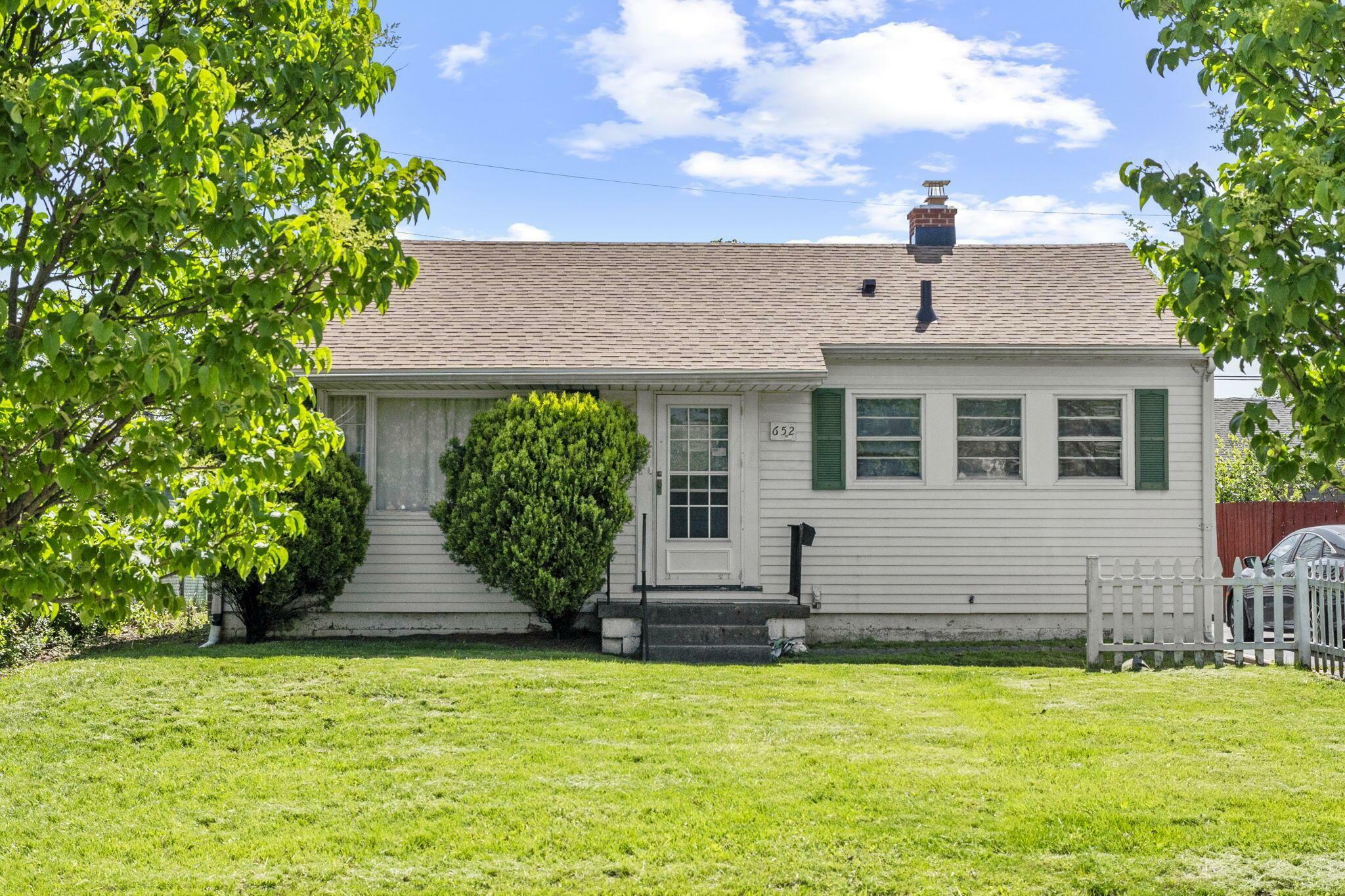 Property Photo: 652 Georgian Drive OH 43228