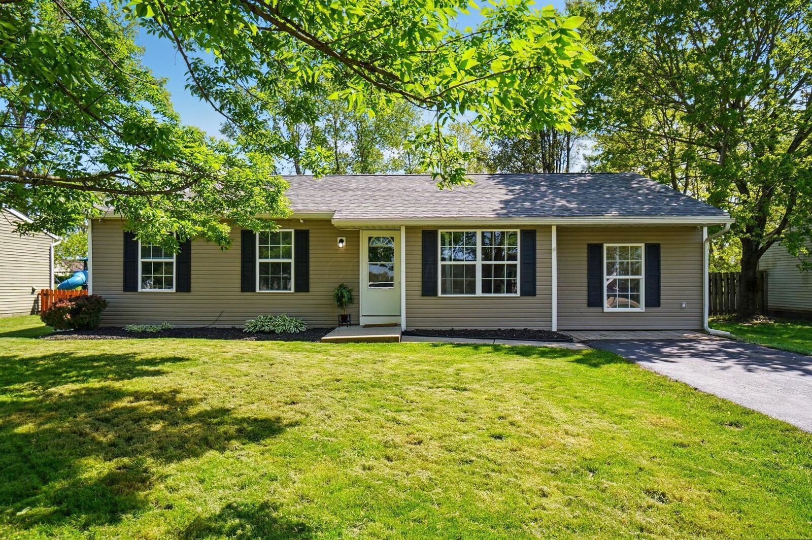 Property Photo: 135 N Creekview Court OH 43105