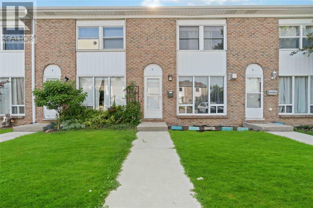 Photo de la propriété: 855 Ross Avenue 5 ON N7T 7R1
