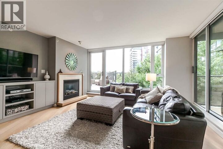 Property Photo:  8 Smithe Mews 305  BC V6B 0A5