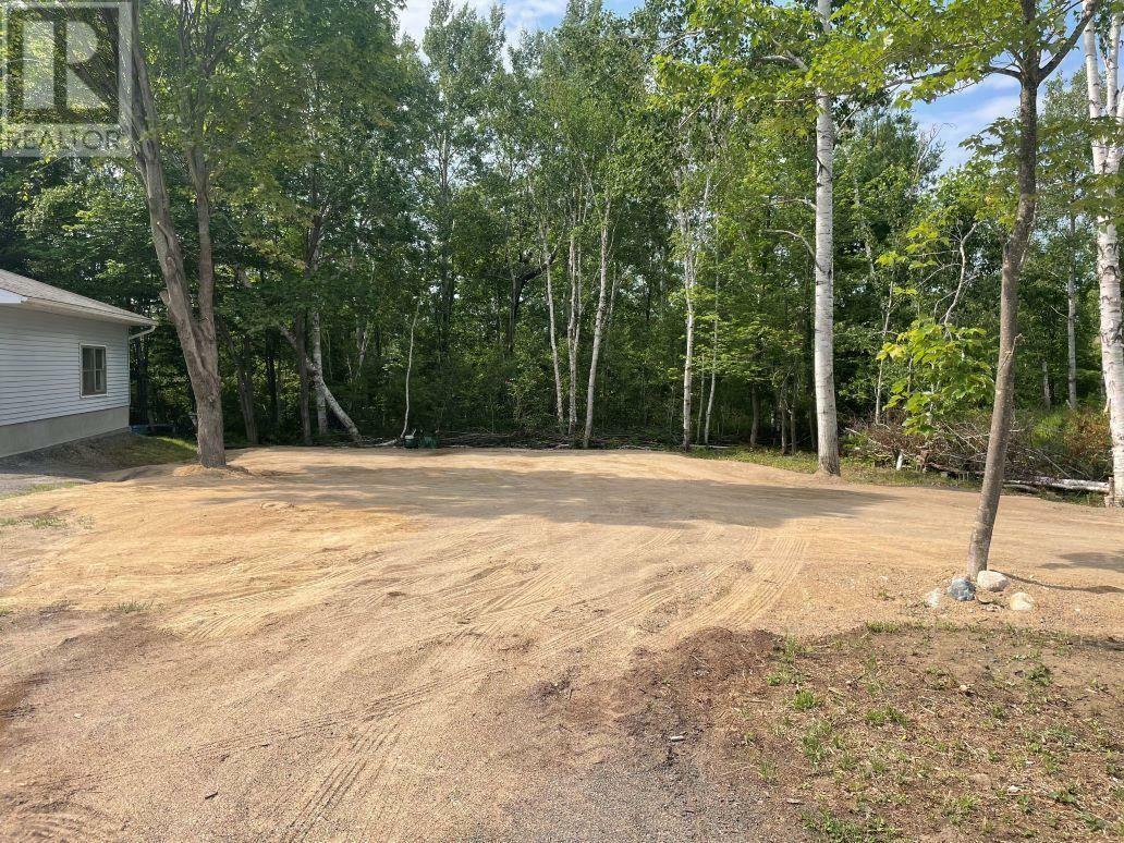 Photo de la propriété:  165 Youngfox Rd  ON P0R 1B0 