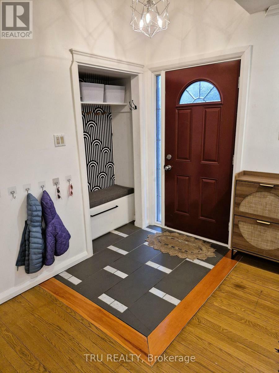 Property Photo: 48 Crystal Beach Drive ON K2H 5M9