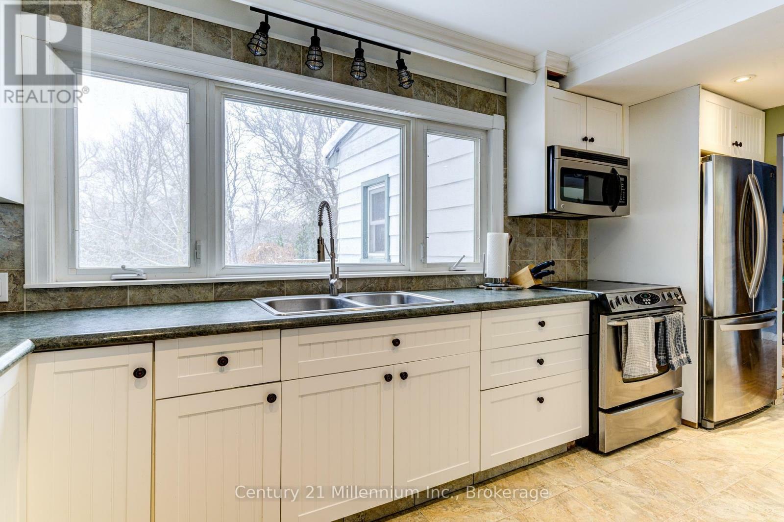 Property Photo: 209 Kirkwood Drive ON L0M 1S0
