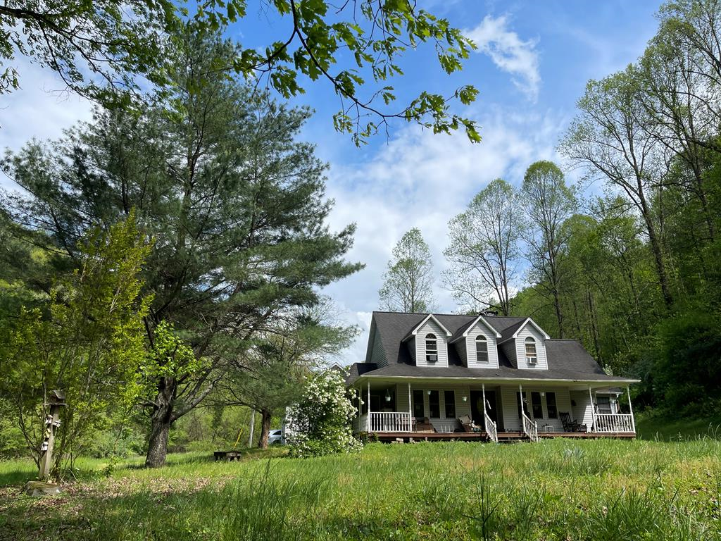 Property Photo: 1616 Rockcastle Road KY 41224