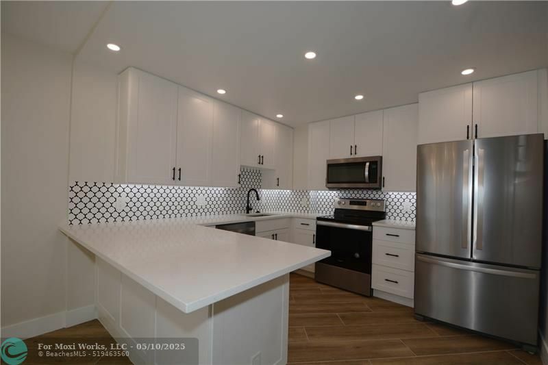 Property Photo: 5100 Dupont Blvd 6G FL 33308
