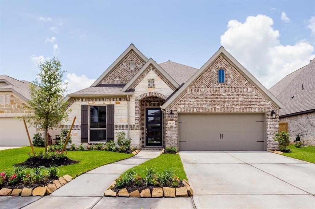 Property Photo:  1639 Rosedale Drive  TX 77459 