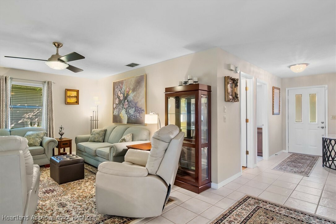Property Photo: 4 Rosewood Drive N FL 33852