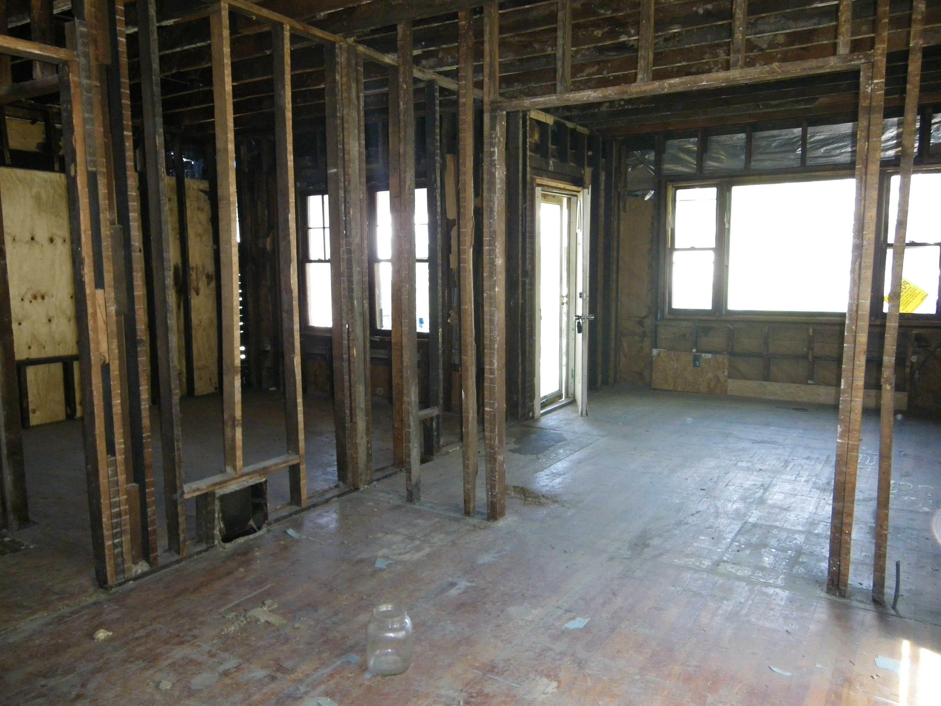 Property Photo: 914 W Missouri Street IN 47710