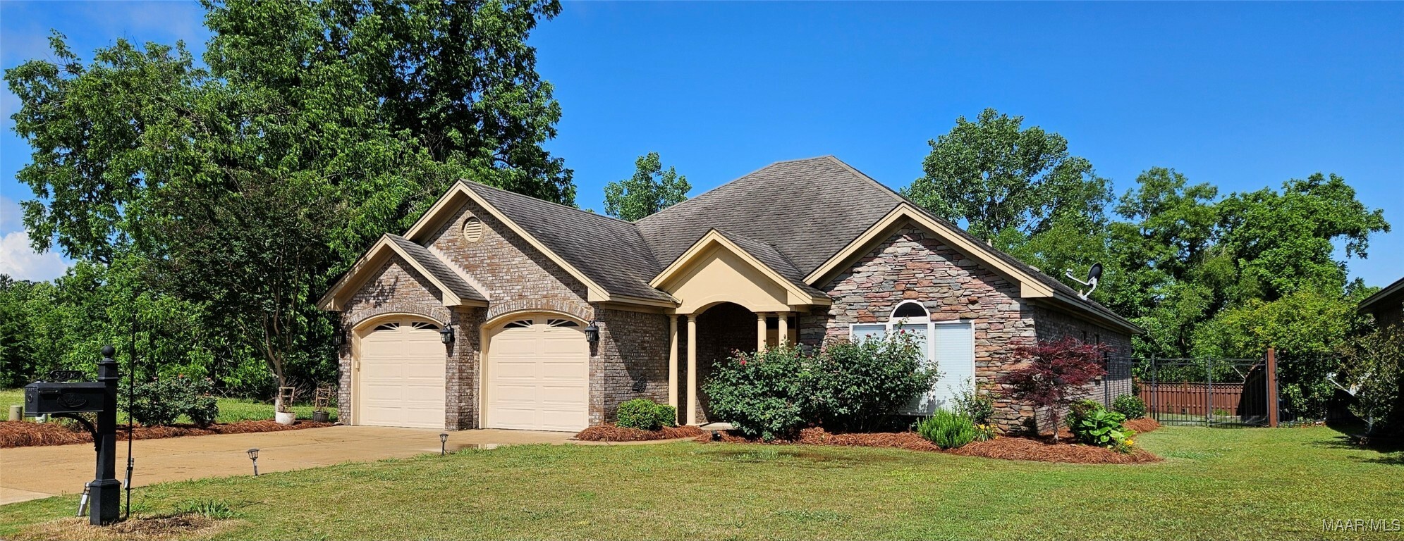 Property Photo: 5906 Amberwood Lane AL 36116