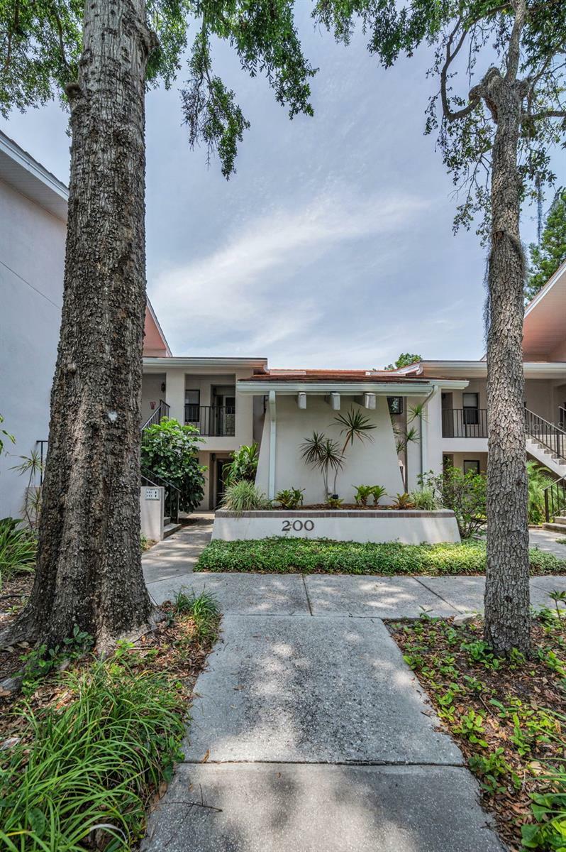 Property Photo: 300 S Florida Avenue 200J FL 34689