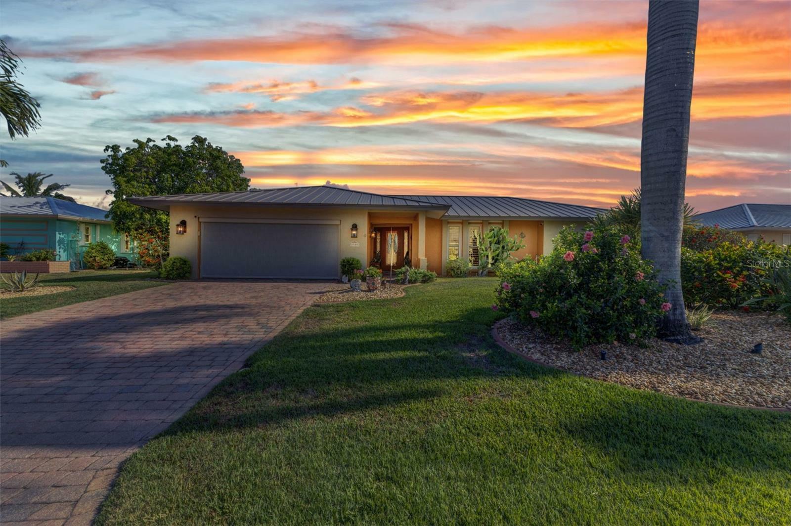 Property Photo: 2100 Via Esplanade FL 33950