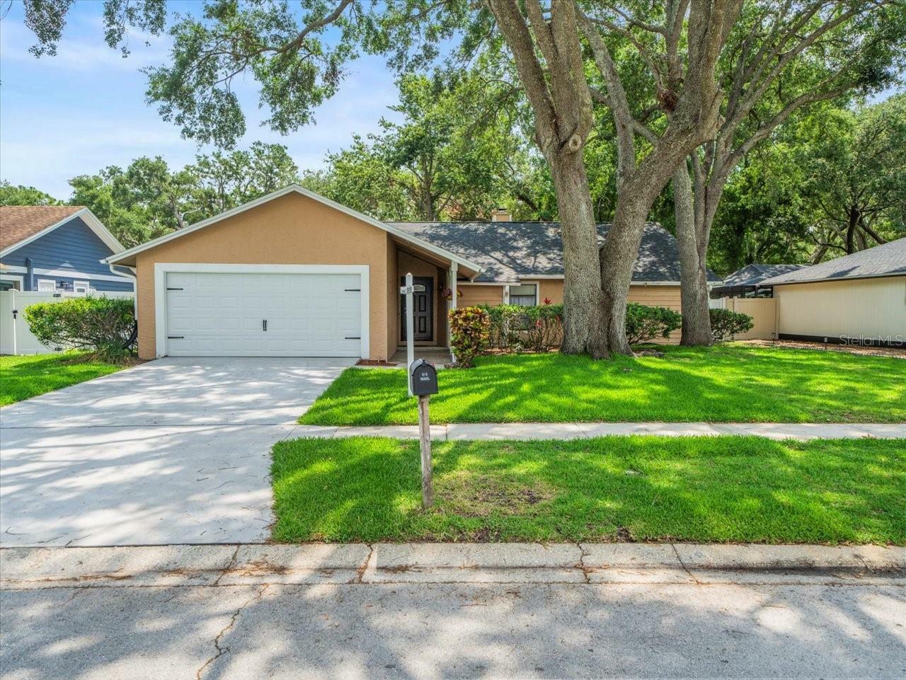 Property Photo: 16015 Glen Haven Drive FL 33618