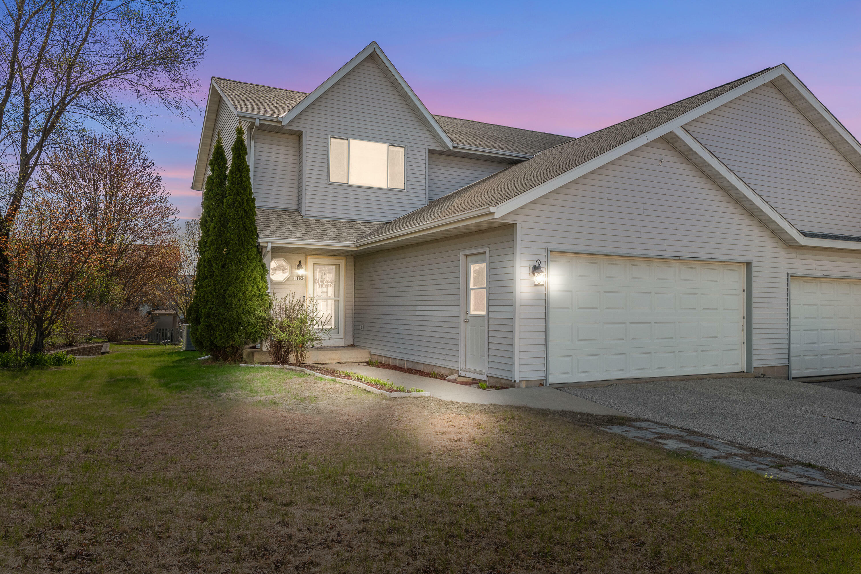 1103 Autumn Dr  West Bend WI 53090 photo