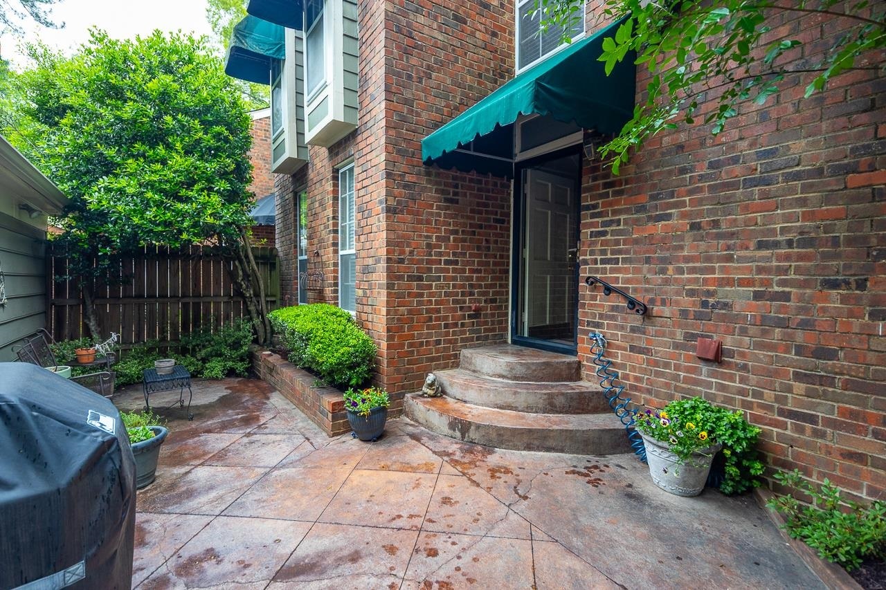 Property Photo: 6932 Midhurst Rd 6932 TN 38119