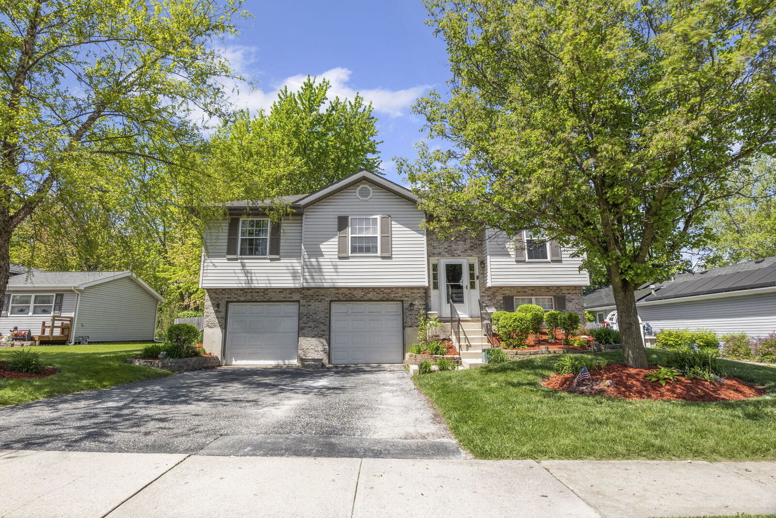 Property Photo: 895 Meadowbrook Road IL 60421