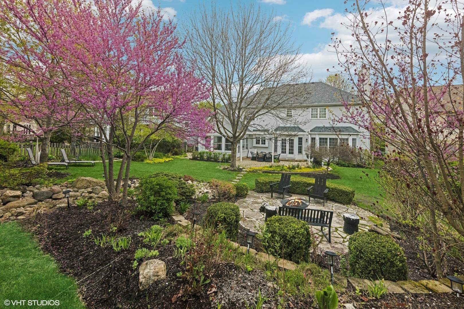 Property Photo: 1324 Prairie Court IL 60185