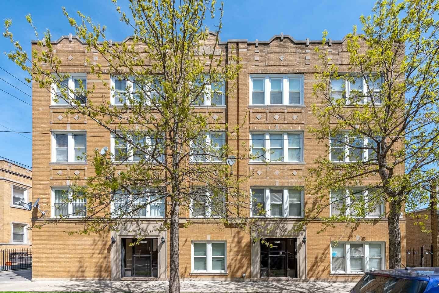 Property Photo: 4006 W Nelson Street 6A IL 60641