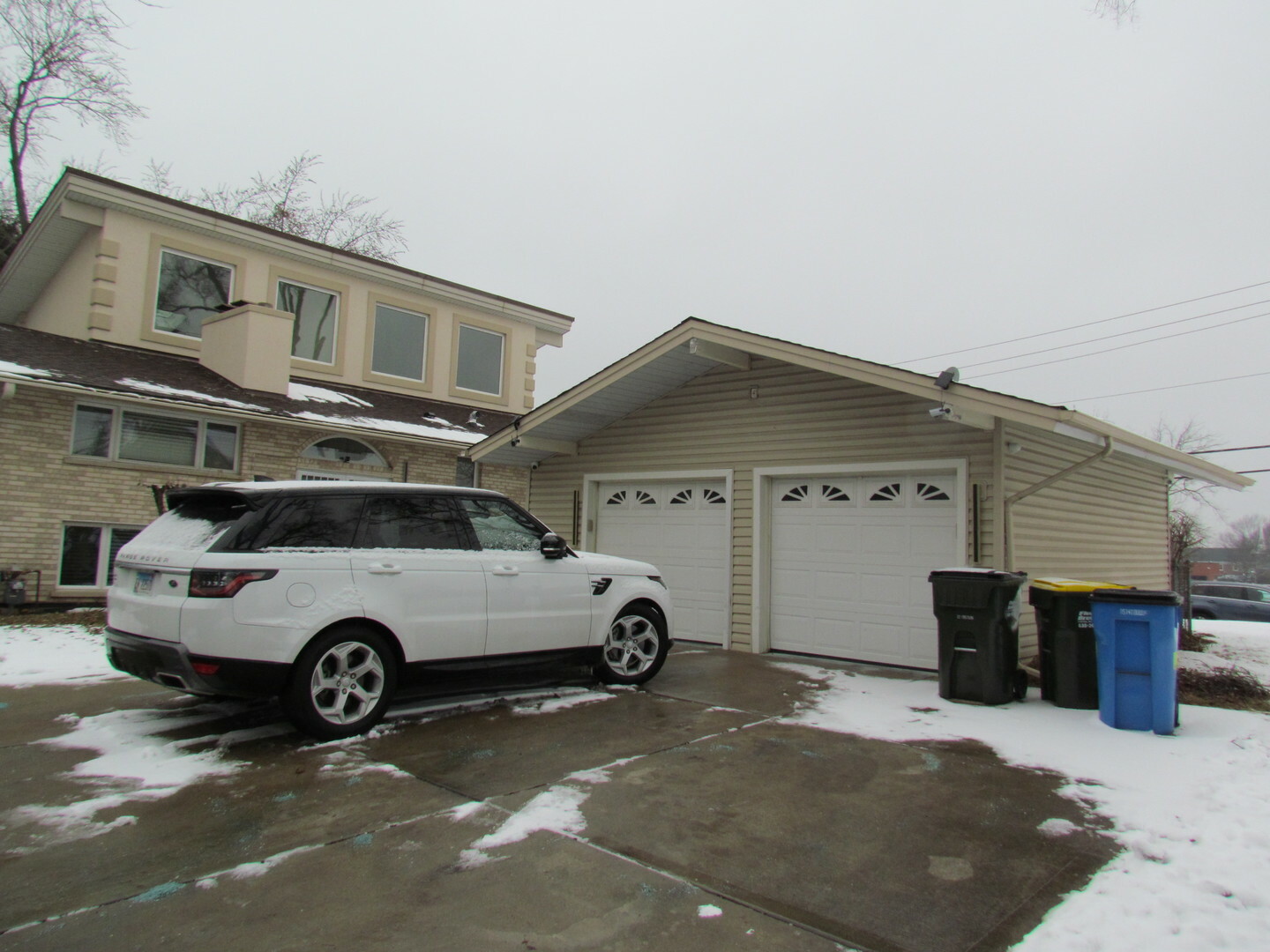 Property Photo: 1600 S Meyers Road IL 60148
