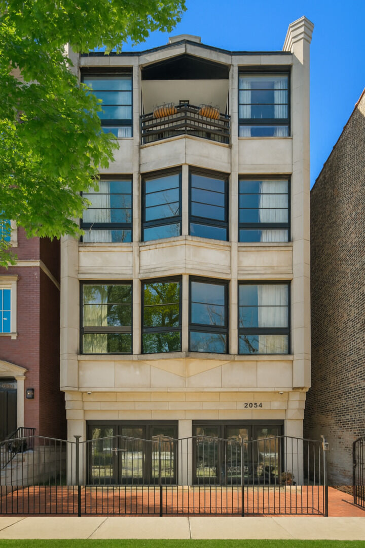 2054 N Mohawk Street  Chicago IL 60614 photo