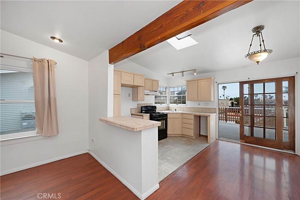Property Photo: 521 S Francisca Avenue CA 90277