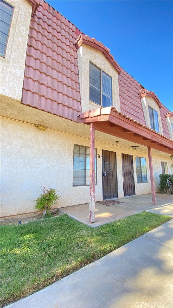 Property Photo: 2260 Q4 Avenue E 70 CA 93550
