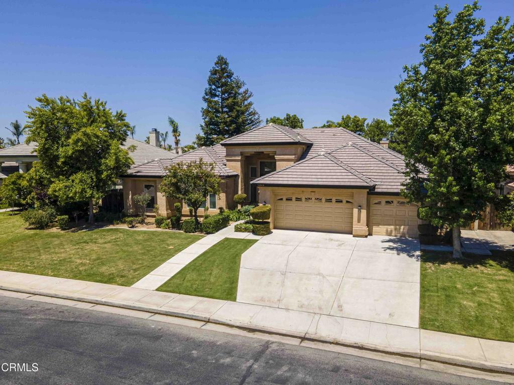 Property Photo: 13010 Williamsburg Place CA 93314