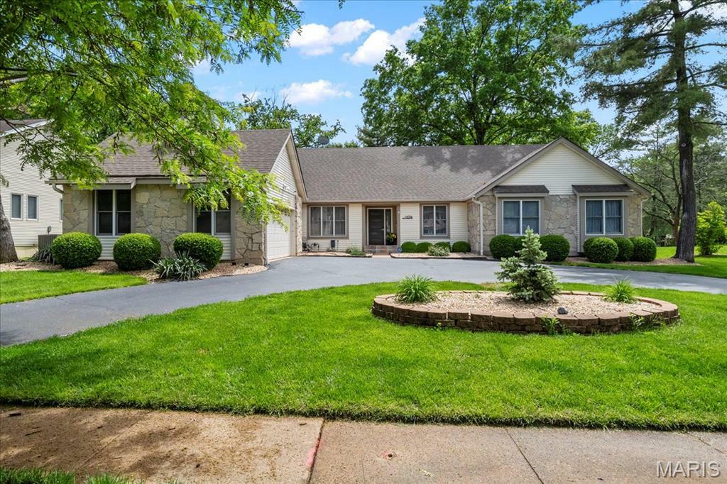 14706 Mill Spring Drive  Chesterfield MO 63017 photo