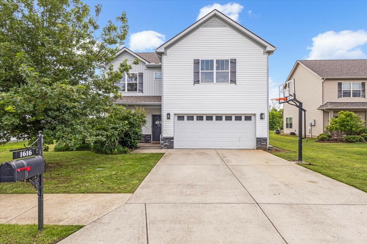 Property Photo: 1616 Alysheba Run TN 37128