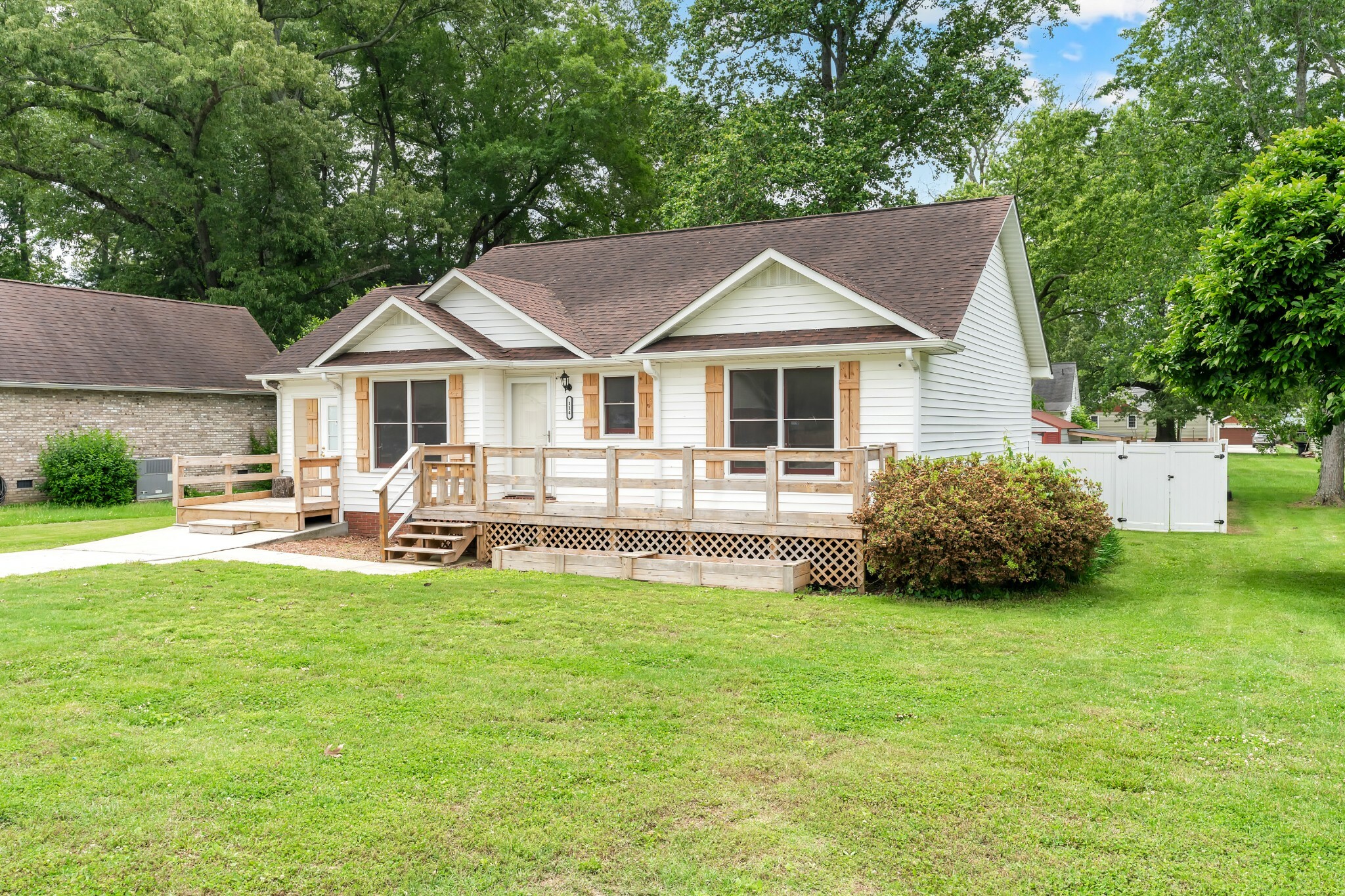 Property Photo: 114 Bradbury Ct TN 37388