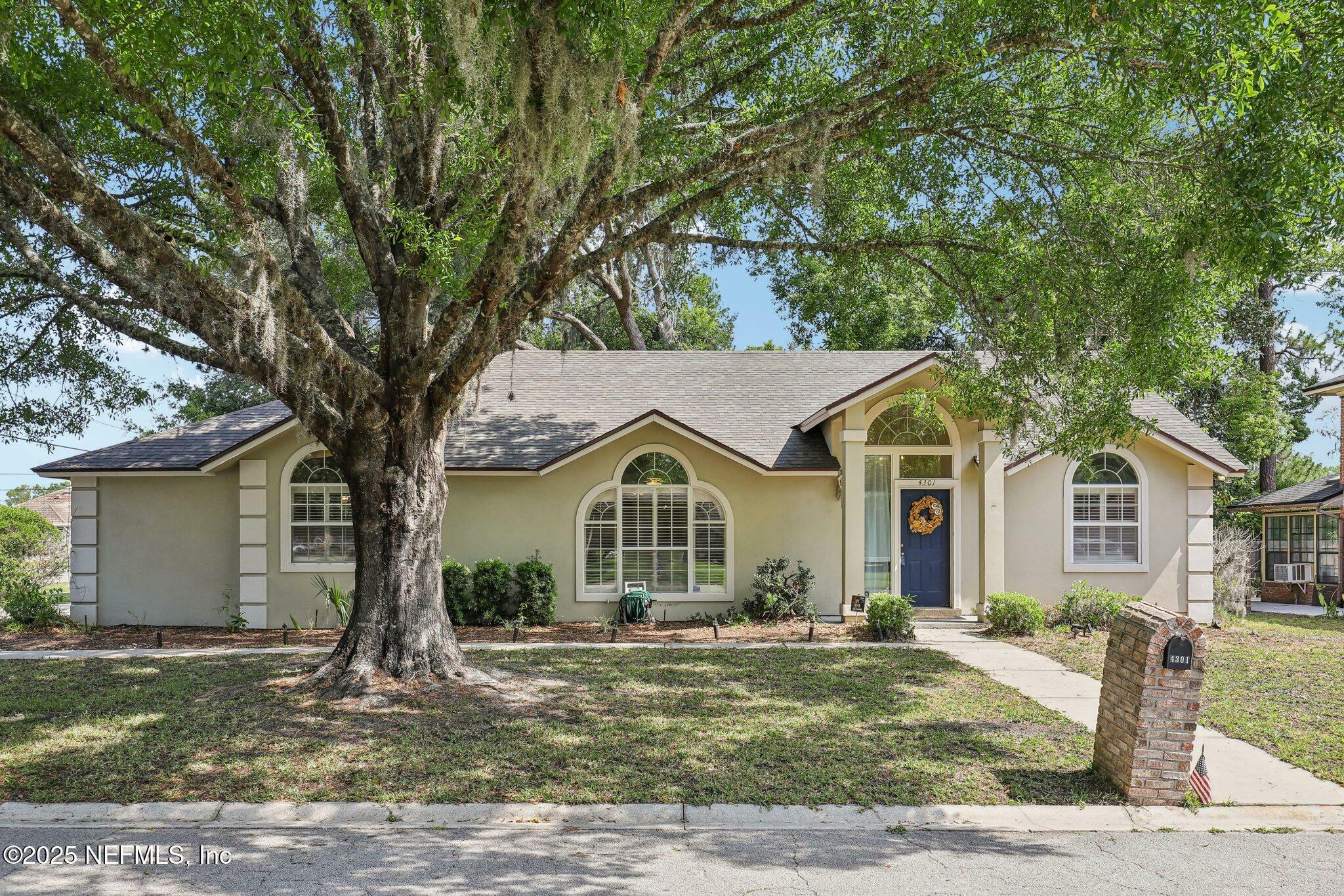 Property Photo: 4301 Spoon Hollow Lane FL 32217