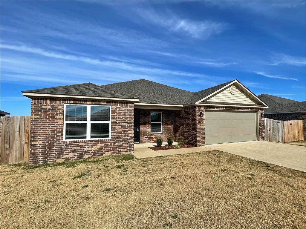 Property Photo:  815 W Tanner Drive  AR 72761 