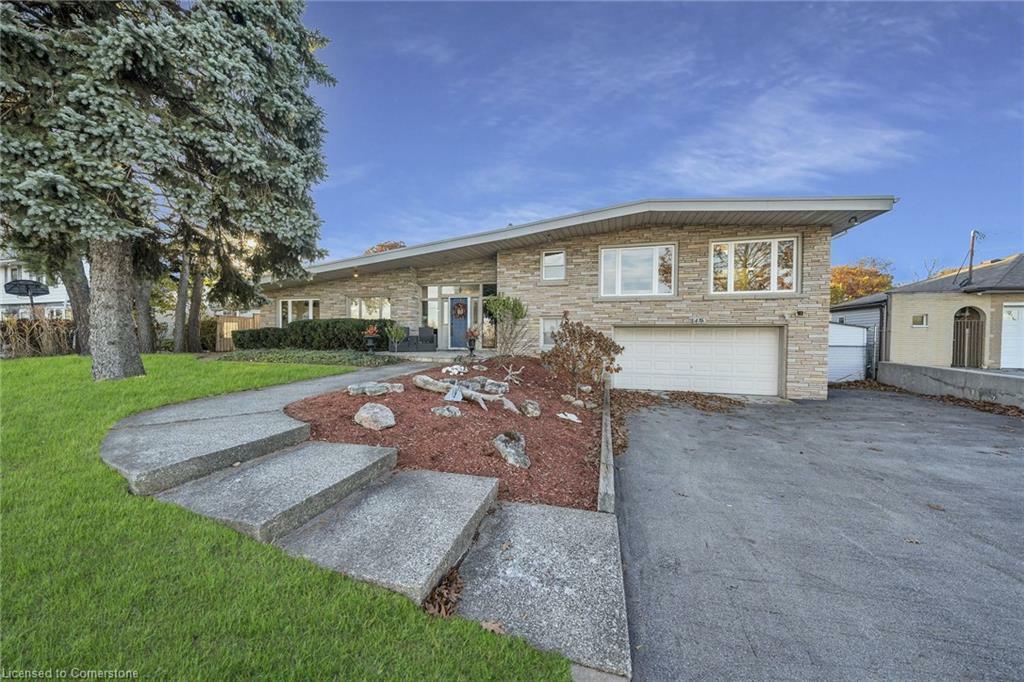 Property Photo: 418 Mountain Brow Boulevard ON L8T 1A7