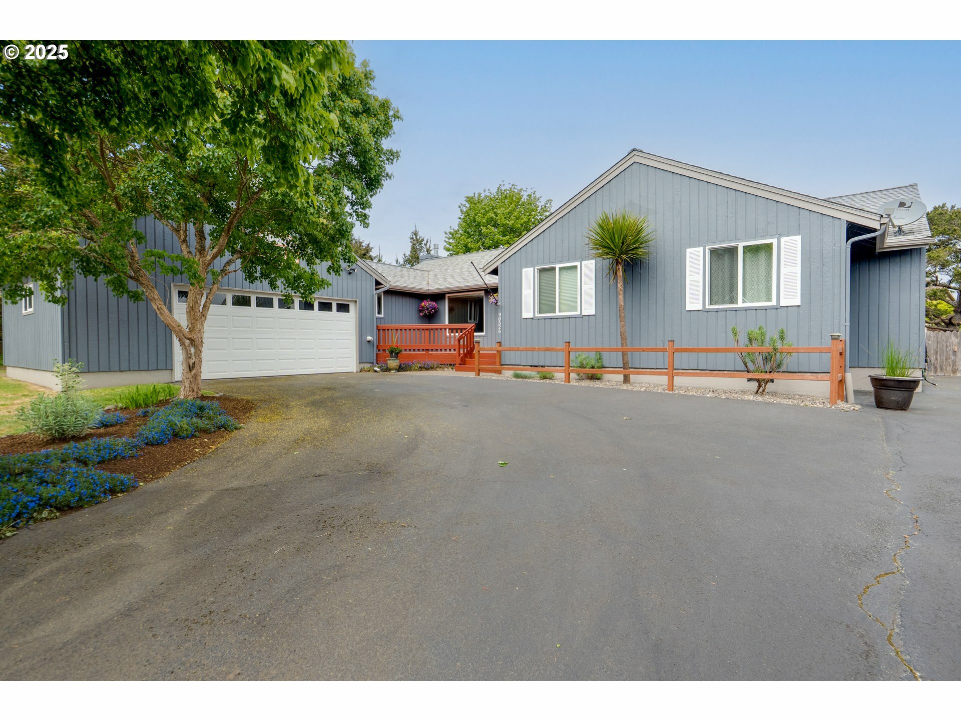 Property Photo: 90526 Birdie Dr OR 97146