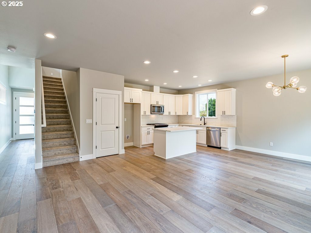 Property Photo: 2279 SW Phyllis Pl OR 97080