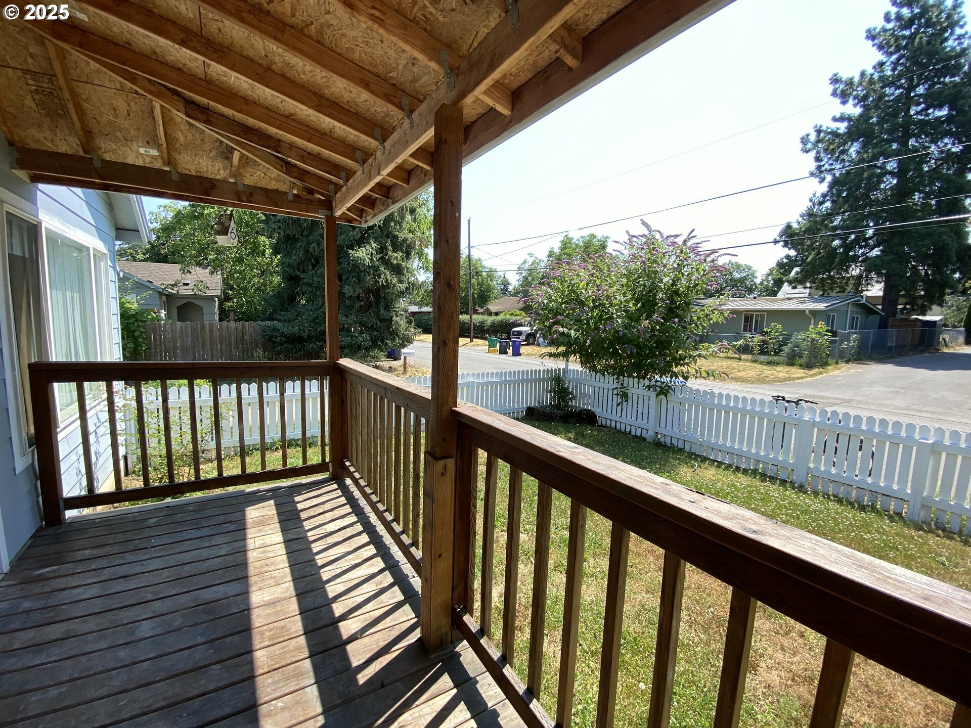 Property Photo: 6409 NE Going St OR 97218