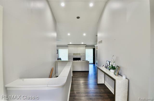 Property Photo: 5379 Fairway MI 48323