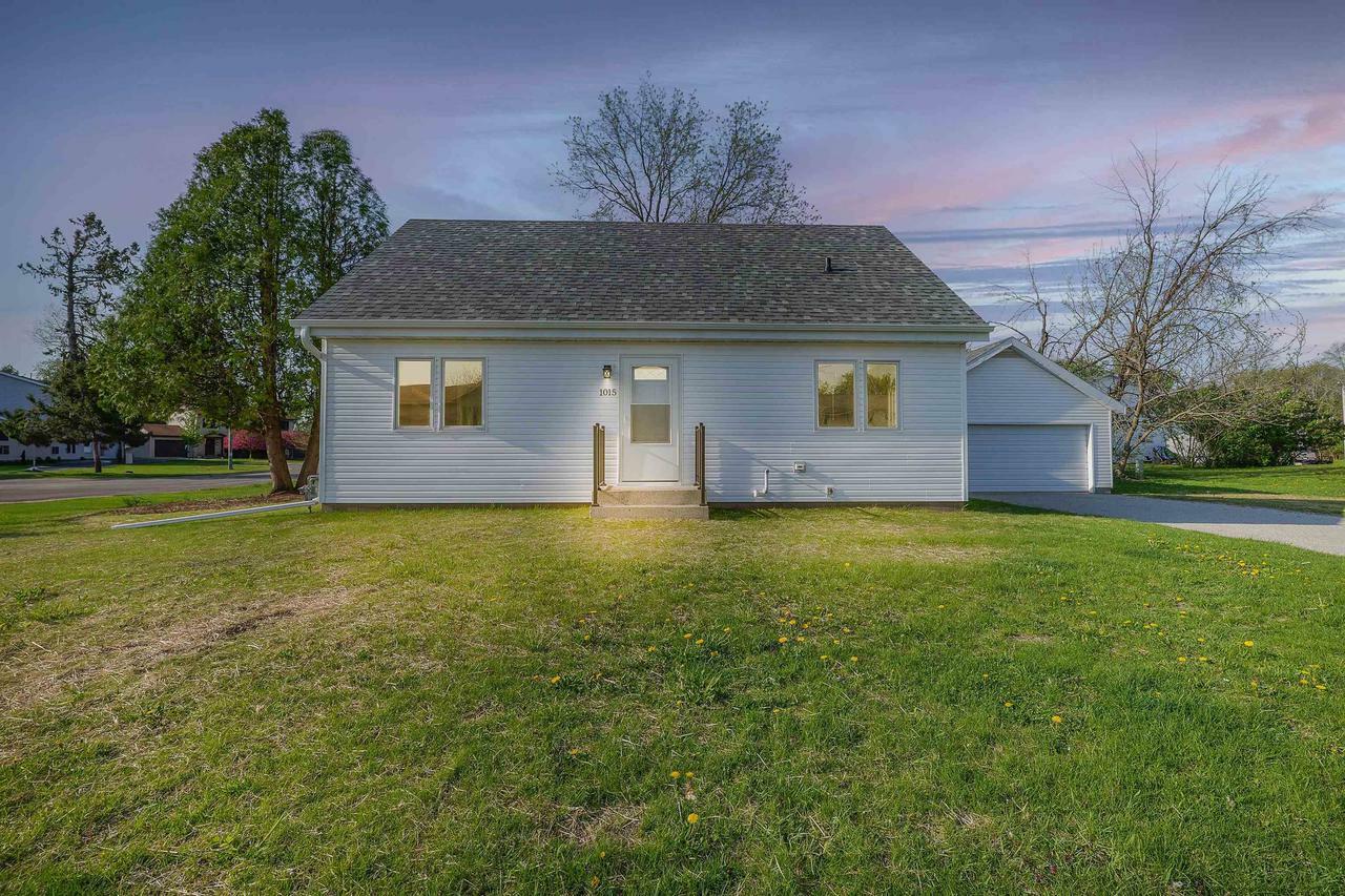 Property Photo: 1015 Meadow Street WI 53094
