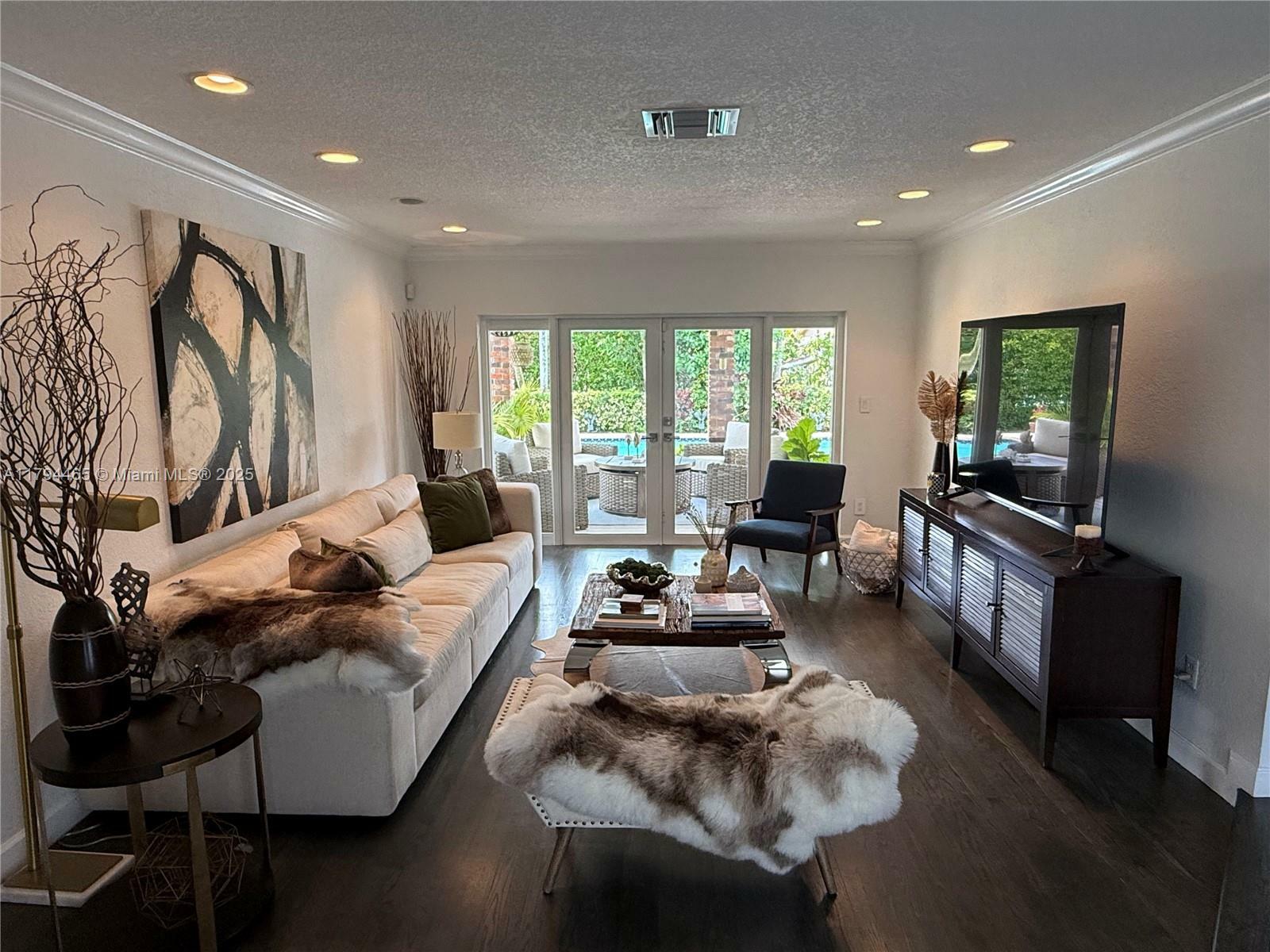 Property Photo: 9720 SW 104th Ct FL 33176