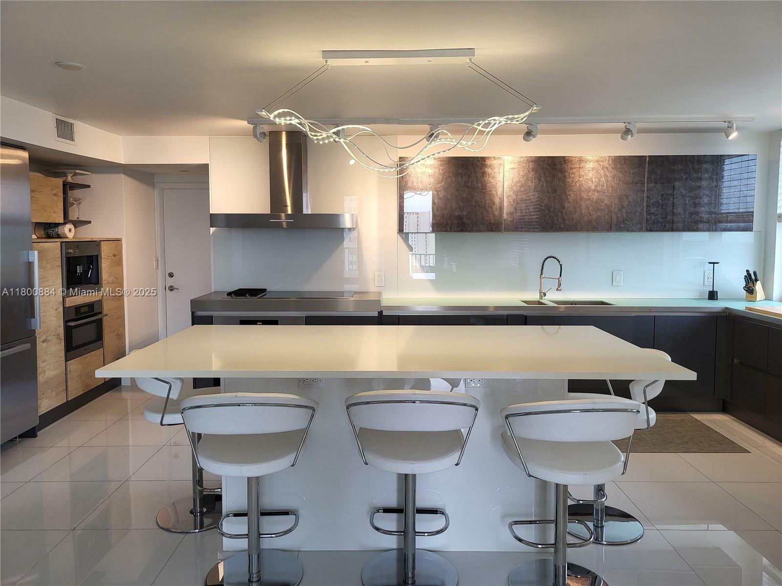 Property Photo: 1401 S Ocean Dr Ph1 FL 33019