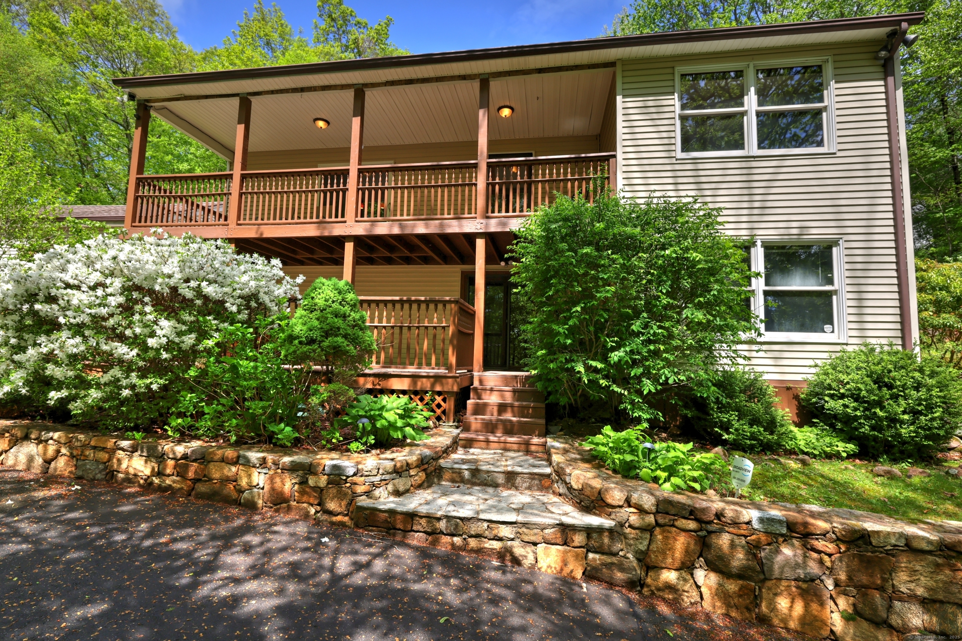 Property Photo: 1540 Paradise Avenue CT 06514