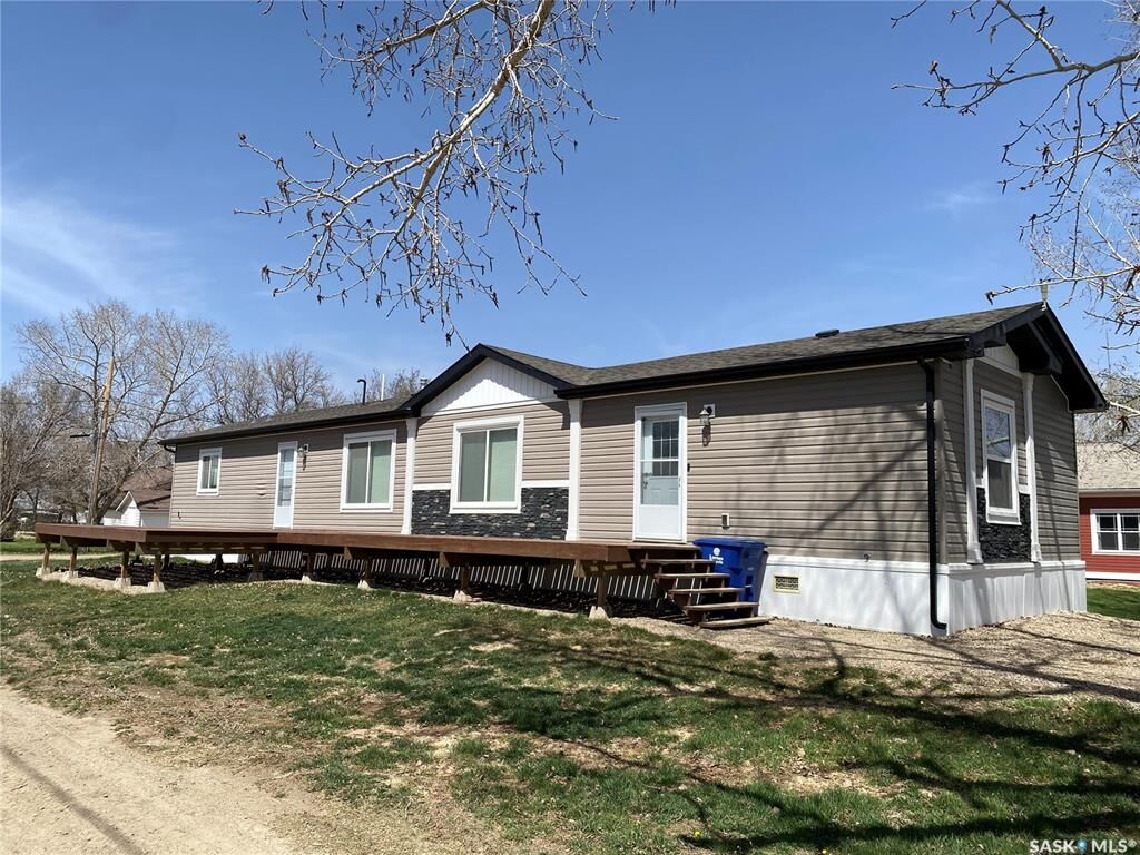 Property Photo:  105 7th Street  SK S0L 0A7 