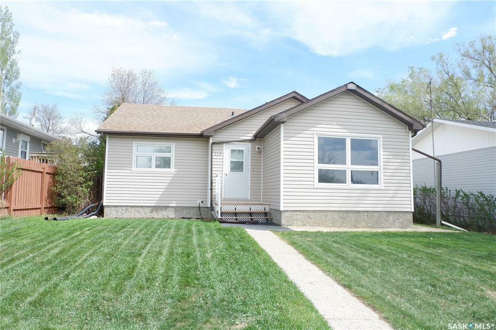 Property Photo:  117 4th Street W  SK S0H 0Z0 