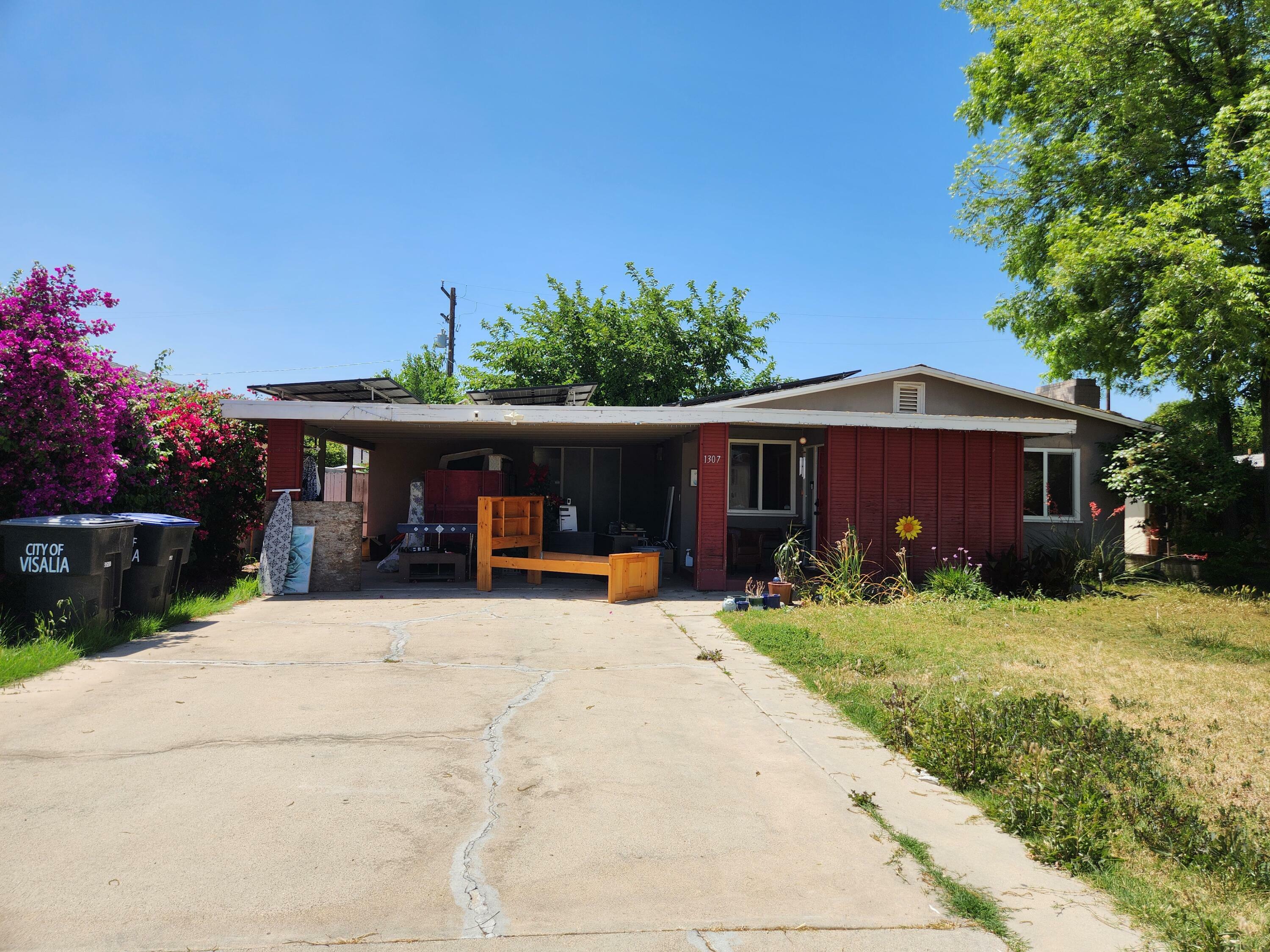 Property Photo: 1307 S Divisadero Street CA 93277