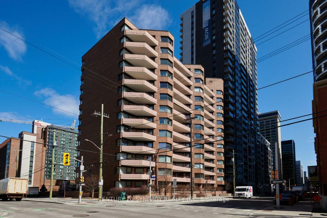Property Photo: 151 Bay Street 202 ON K1R 7T2