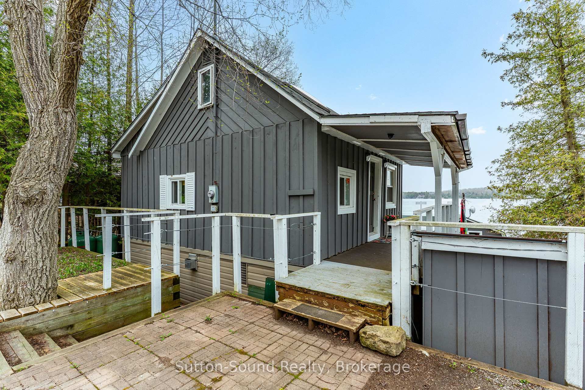 Property Photo: 24 Islandview Drive ON N0H 1A0