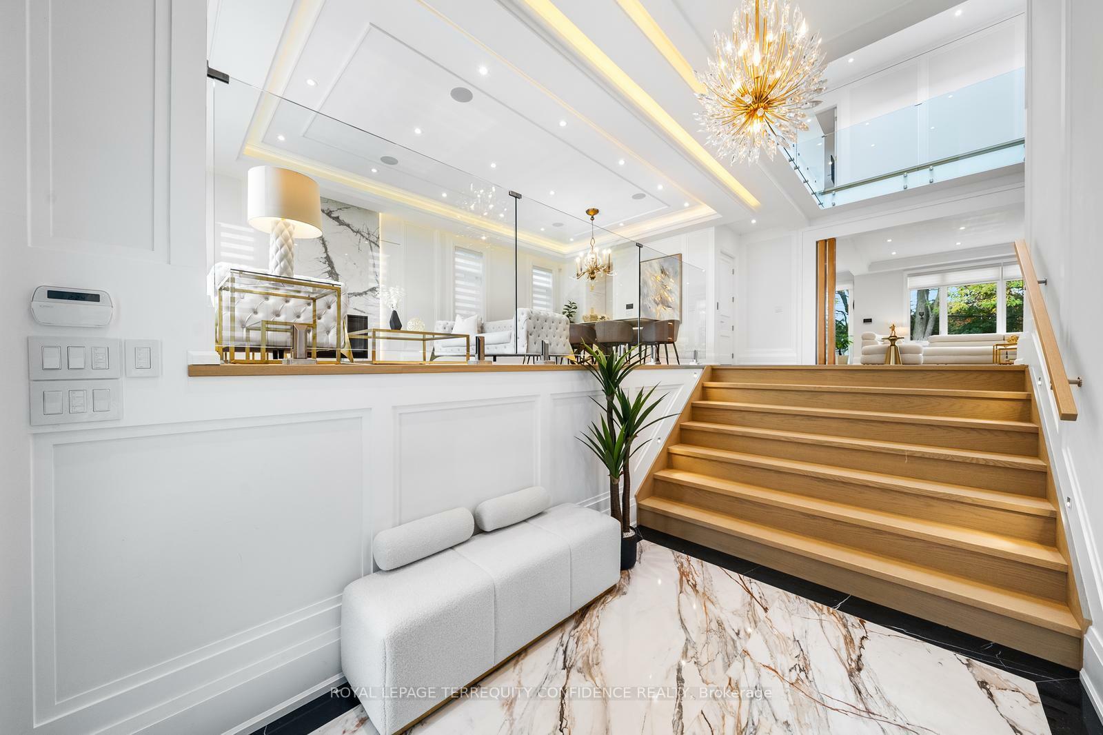 Property Photo: 190 Hounslow Avenue ON M2N 2B4