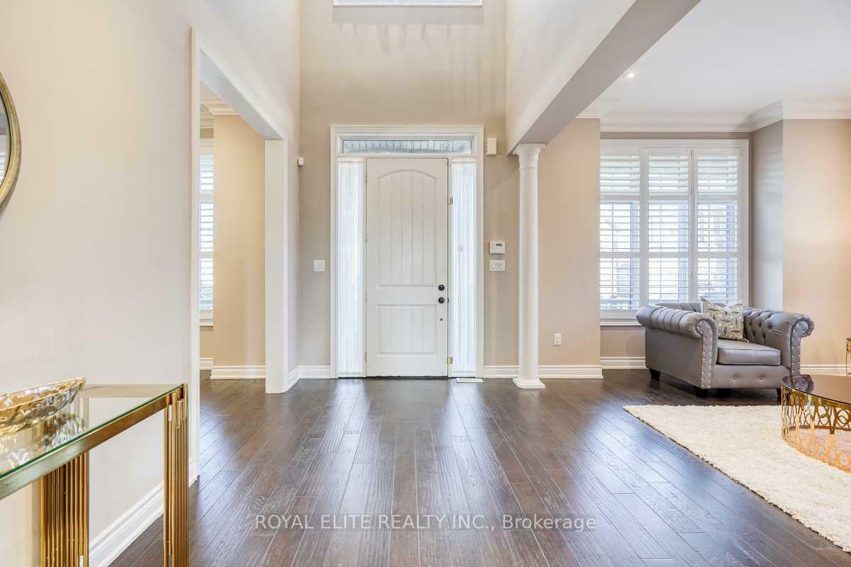 Property Photo: 16 Berkshire Crescent ON L6C 0P5